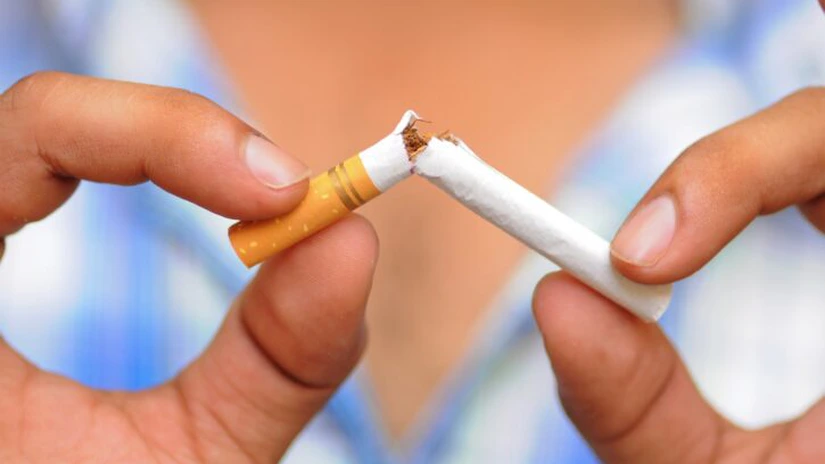 Legea privind interzicerea fumatului în spaţii închise va fi promulgată de preşedintele Iohannis - surse