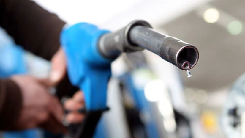 SUA: Preţul benzinei a coborât la 50 de cenţi pe litru, minimul ultimilor şapte ani