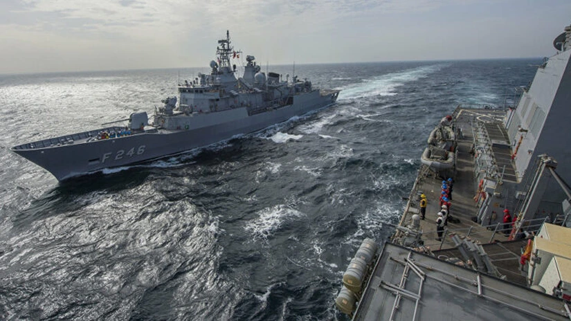 Nave ale NATO au ajuns în Marea Egee pentru monitorizarea rutei de migraţie între Turcia şi Grecia