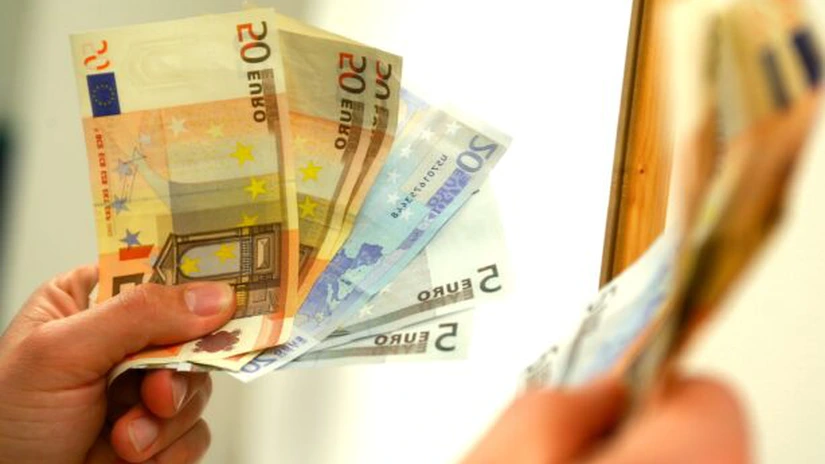 Comisia Europeană ia în calcul posibilitatea de a folosi pentru refugiaţi fonduri destinate ţărilor est-europene - Reuters