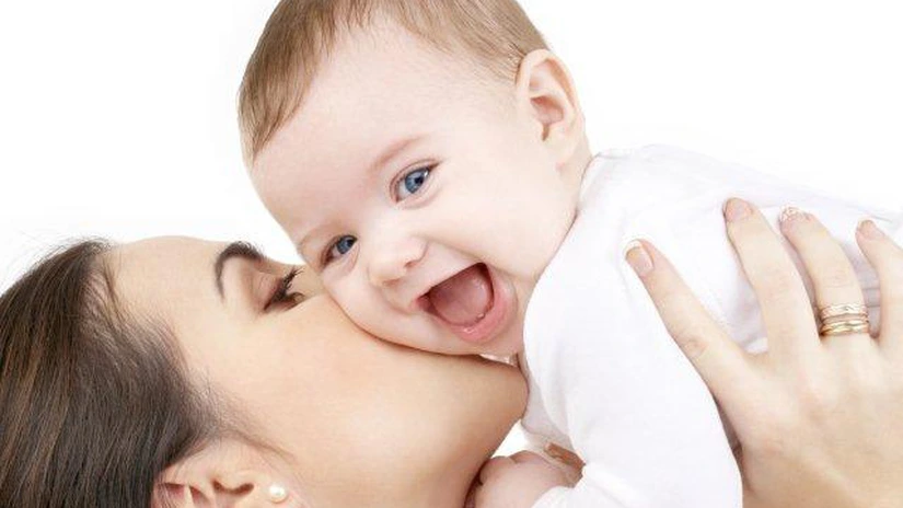 42% dintre mamele românce aleg concediul de creştere a copilului cu durată de doi ani