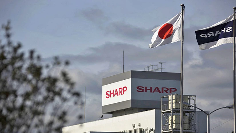 Nikkei: Foxconn şi Sharp investesc nouă miliarde de dolari în China