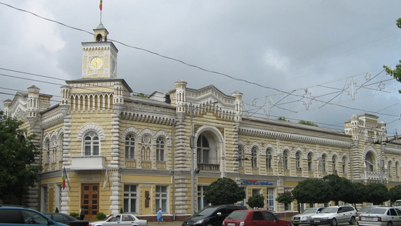 Republica Moldova: 12 persoane reţinute în urma unor percheziţii la Primăria Chişinăului