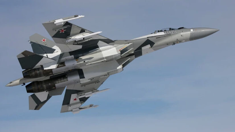 Rusia va trimite două batalioane de rachete S-400 şi 12 avioane de război Suhoi 35 pentru exerciţiile militare din Belarus