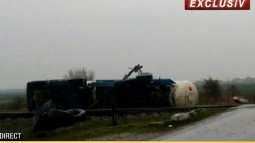UPDATE - Un tren Regio a izbit o cisternă încărcată cu GPL în apropiere de pista aeroportului Otopeni