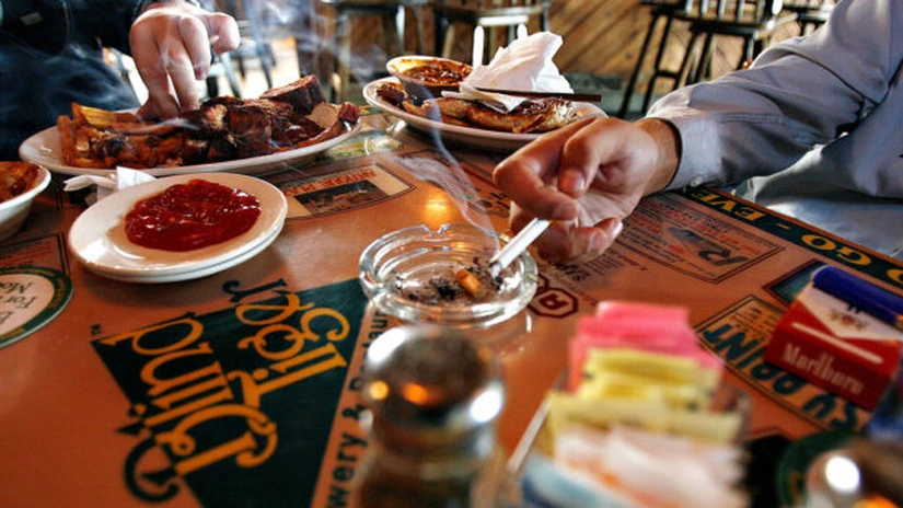 Patronat restaurante: Legea antifumat va reduce încasările cu 10% pe termen scurt, fumătorii consumă cu 10% mai mult