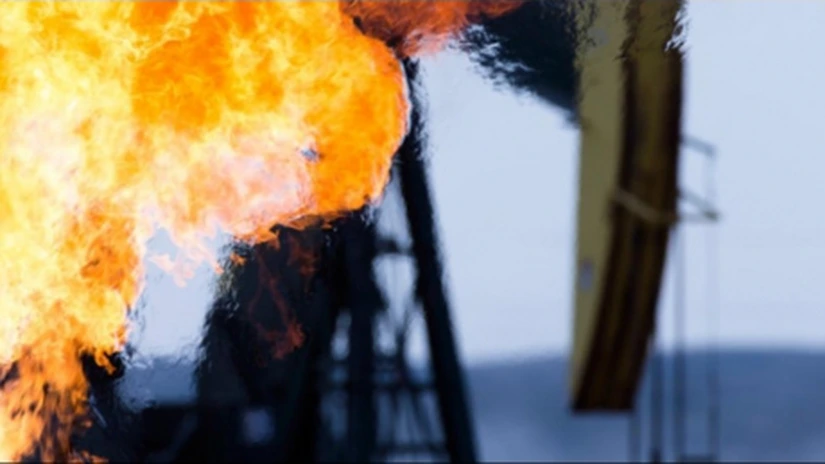 Zig-zag pe banii şoferilor: petrolul urcă la maximul anului 2016