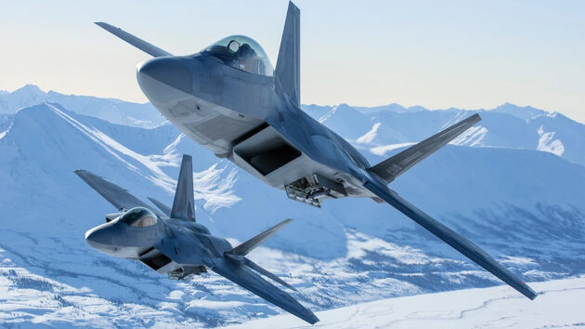SUA vor vinde avioane de vânătoare Boeing în Qatar şi Kuweit - Reuters