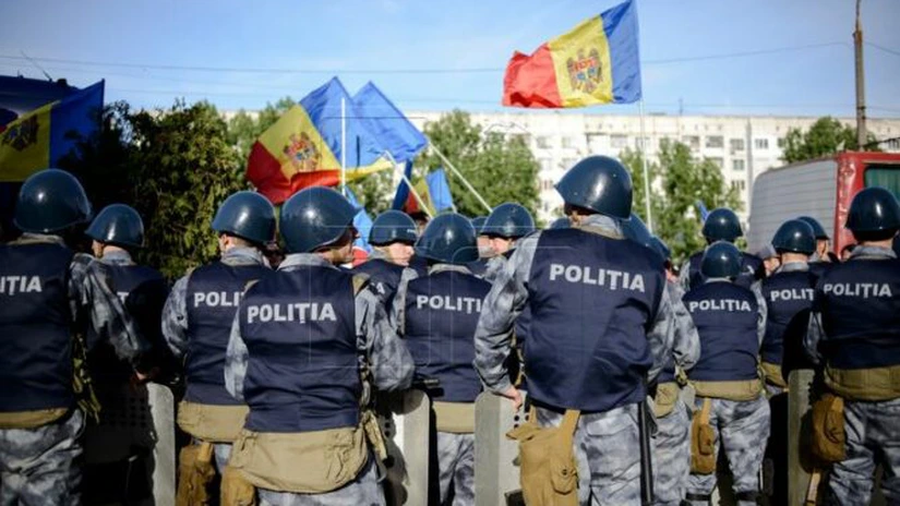 Violenţe la Chişinău: patru poliţişti, internaţi în stare gravă la spital după un miting antiguvernamental