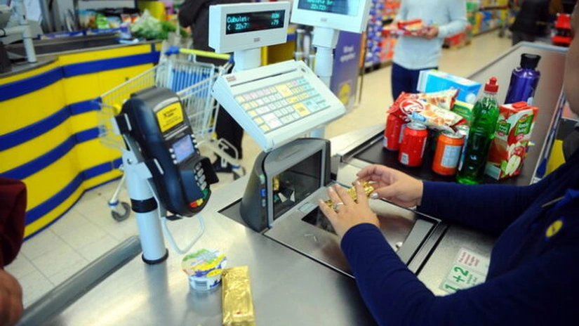 Vom putea scoate bani de pe card şi de la POS-urile magazinelor, nu doar de la ATM-uri şi ghişeele băncilor