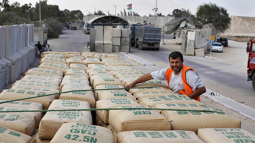 Israelul autorizează din nou transporturile de ciment către Gaza, după 50 de zile de embargou