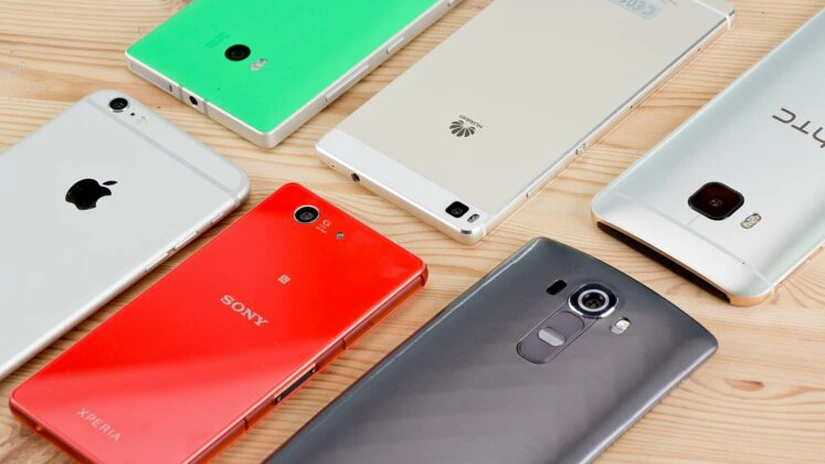 Ce au făcut românii cu telefonul mobil în 2015