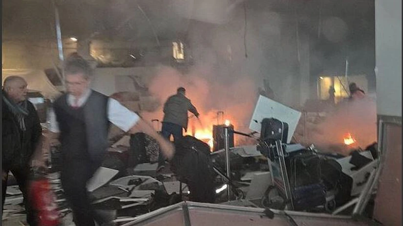 Un nou bilanţ al atentatului de la Istanbul arată 43 de morţi, dintre care 19 străini