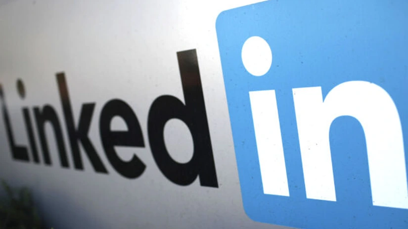 Zoom şi LinkedIn au anunțat că nu vor mai furniza autorităților din Hong Kong date despre utilizatori