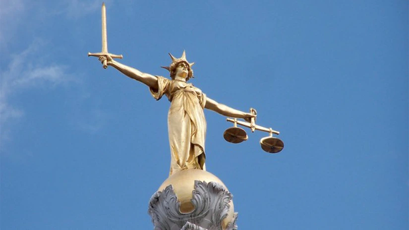 CCR: Abuzul în serviciu rămâne incriminat, dar cu o altă definiţie