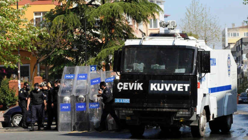 Atac terorist în Turcia: 11 morţi şi 36 de răniţi, după ce o bombă a explodat într-un autobuz al Poliţiei, la Istanbul