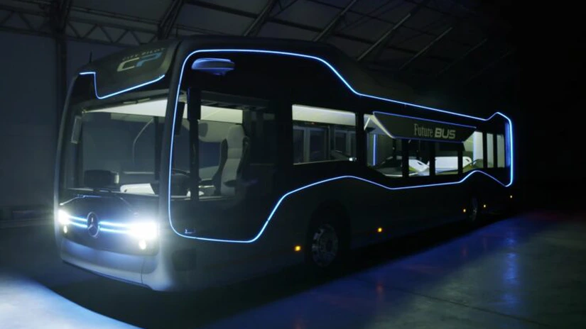 Mercedes-Benz a prezentat autobuzul viitorului. Şoferul devine mai mult spectator