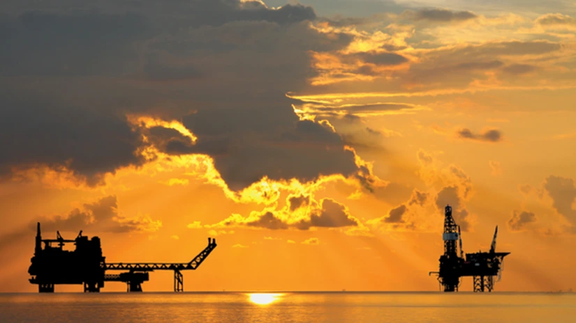 Preţul ţiţeiului scade, chiar dacă OPEC a decis reducerea producţiei pentru prima dată în ultimii 8 ani