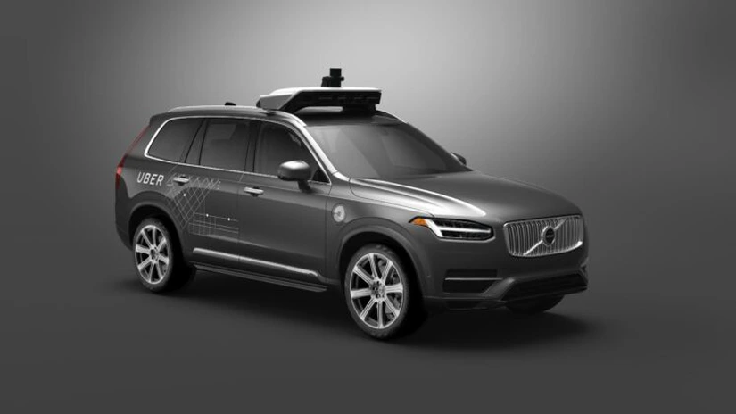 Dispare meseria de şofer? Uber a lansat în premieră transportul de persoane cu maşini autonome