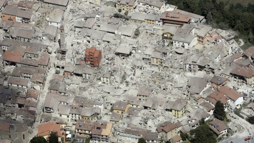 Italia va cere o derogare de la regulile UE privind deficitul bugetar, pentru realibitarea de clădiri cu risc seismic