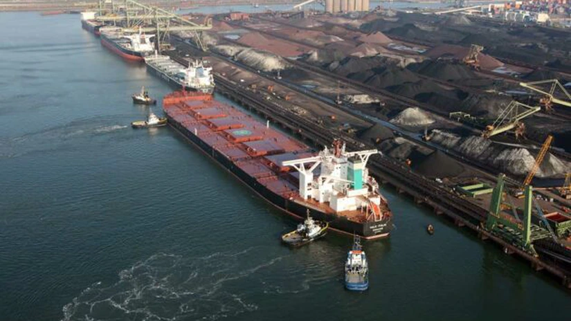 Traficul de mărfuri în porturile maritime româneşti, în creştere cu 5,35% la 11 luni