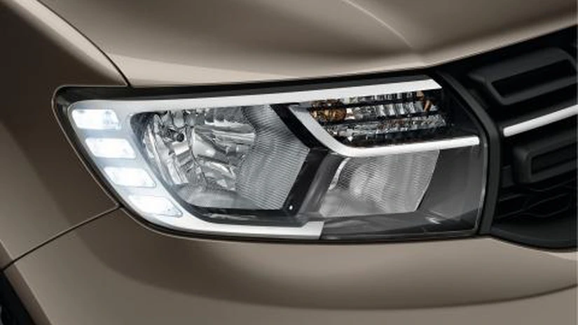 Dacia a lansat noile Logan, Sandero şi Duster. Noutăţile: faruri noi, motor nou, cutie automată, cameră video GALERIE FOTO