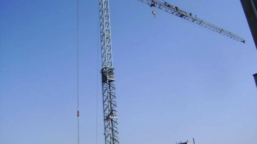 Avansul din sectorul construcţiilor a încetinit la 1% în luna iulie, pe fondul reducerii lucrărilor la locuinţe noi
