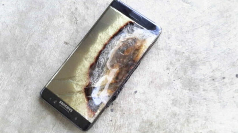 Samsung a suspendat producţia de Galaxy Note 7, după ce şi noile baterii par predispuse să ia foc