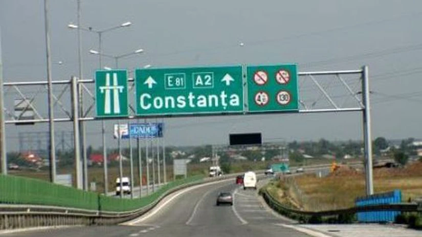 Infotrafic: Circulaţie întreruptă pe A2 Bucureşti - Constanţa; un autotren a derapat