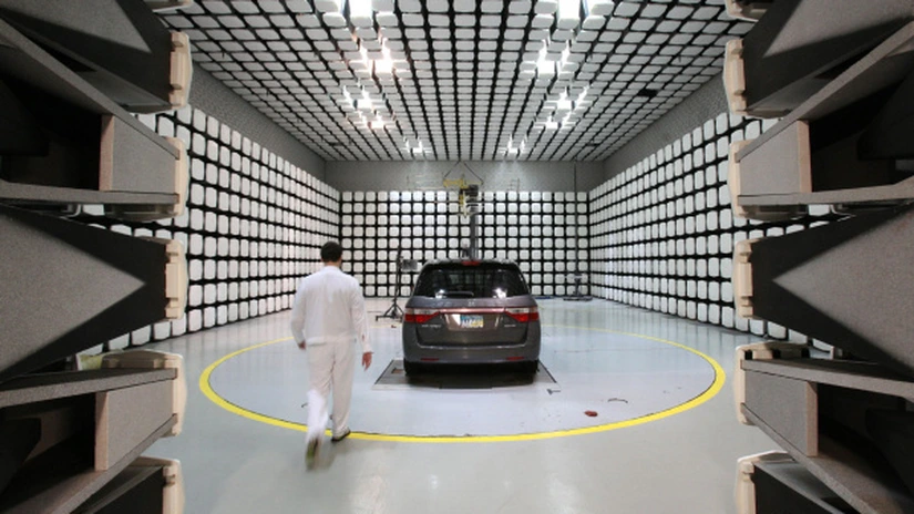 Cioloş: Sper ca tot mai mulţi producători de automobile să investească în cercetare-dezvoltare