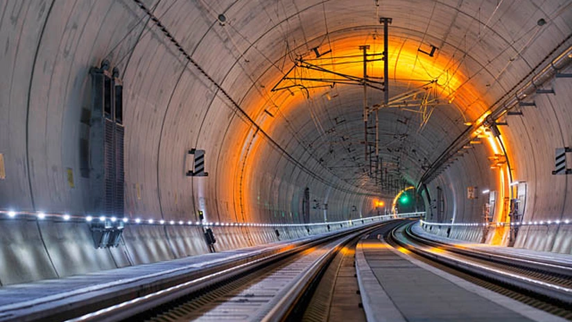Cel mai lung tunel din lume, deschis traficului în Elveţia