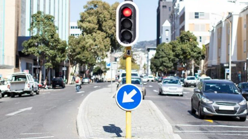 59 de intersecţii din Capitală ar putea fi conectate anul acesta la sistemul inteligent de semafoare