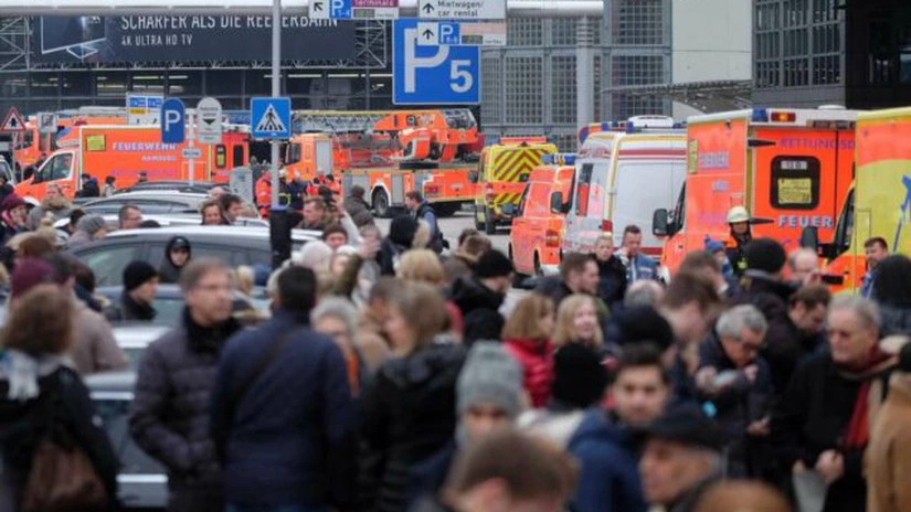 Aeroportul din Hamburg, evacuat din cauza unei substanţe necunoscute UPDATE