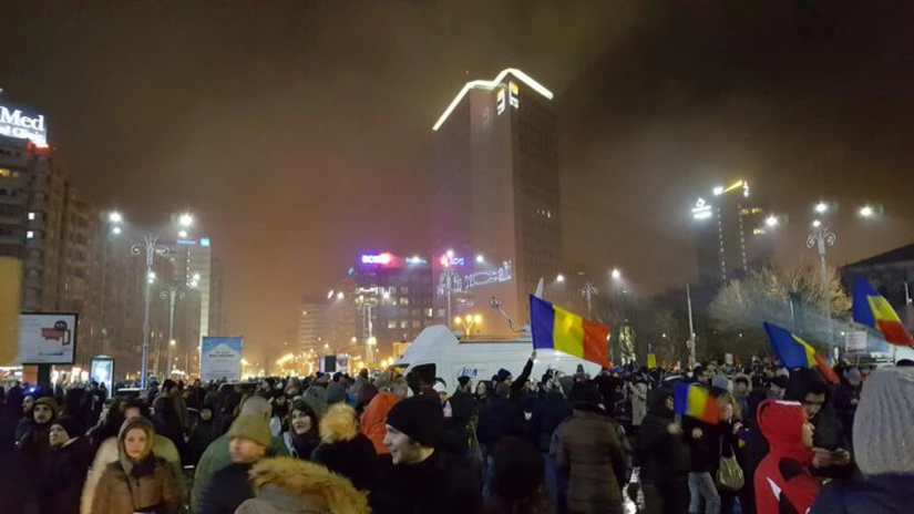 Peste 30.000 de persoane în Piaţa Victoriei, în a treisprezecea zi de proteste