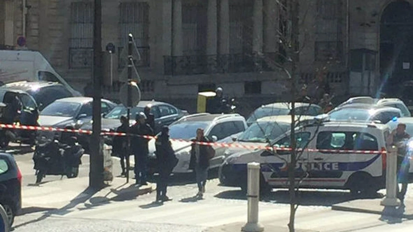 O persoană grav rănită după ce a deschis un plic care a explodat, la birourile FMI din Paris. Hollande: A fost un atentat