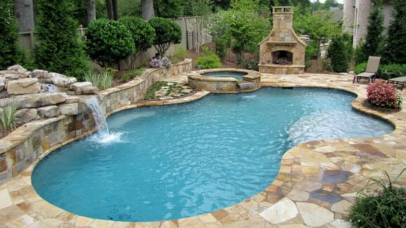 Românii au investit anul trecut 4 milioane de euro în construcţia de piscine. Estimările pentru 2017 arată o creştere de 20%