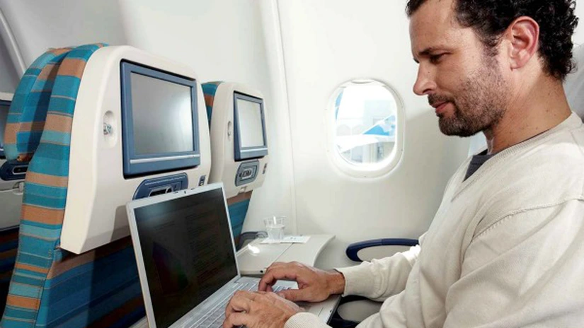 Pasagerii Emirates şi Turkish Airlines pot lua din nou laptopuri în cabinele avioanelor cu destinaţia SUA