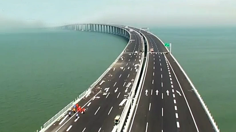Cel mai lung pod peste mare din lume va avea staţii de alimentare pentru automobilele electrice