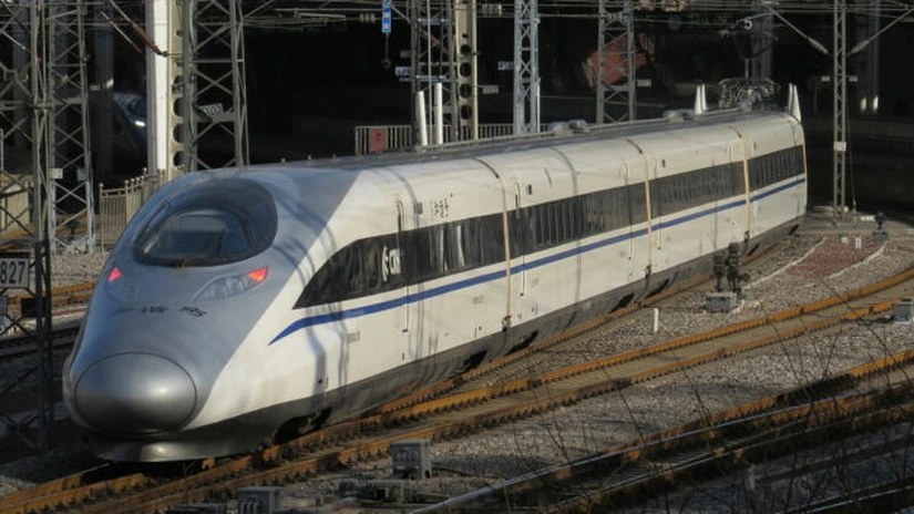 Calea ferată de mare viteză, vis interzis în România. Lumea face saltul către 300 km/oră, noi sperăm la 160