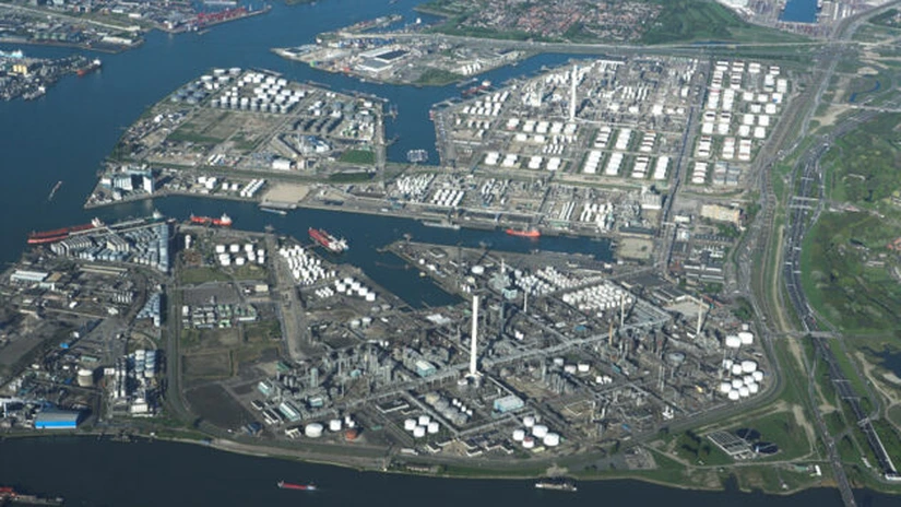 Incendiu la cea mai mare rafinărie din Europa, anunţă Shell Rotterdam