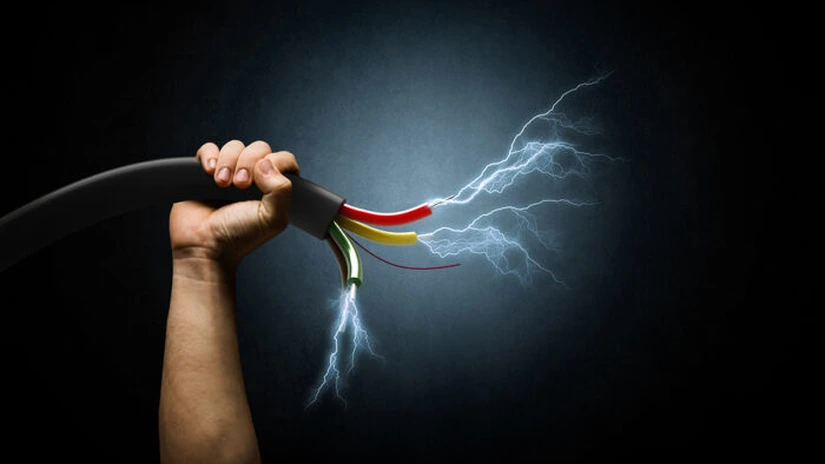 Curentul din România a ajuns mai scump decât cel din Franţa sau Germania