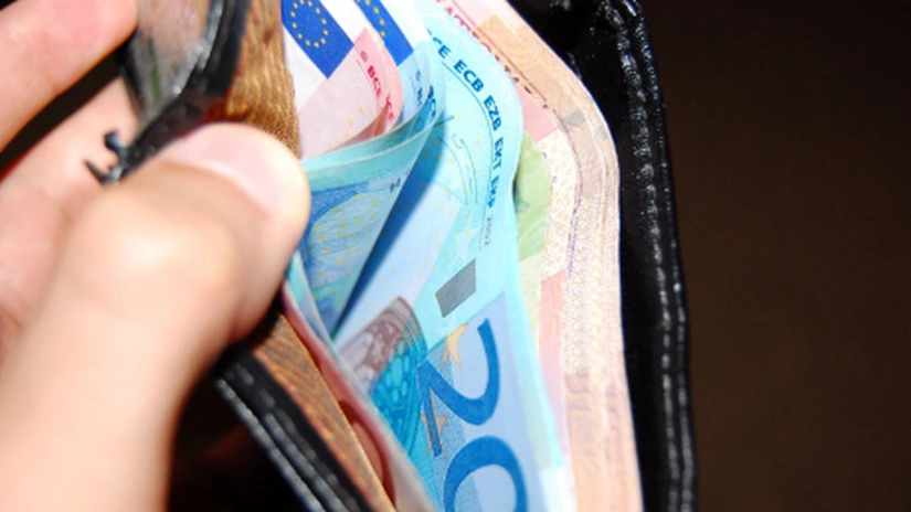 Consumatorii din zona euro sunt încă dependenţi de plăţile cu numerar