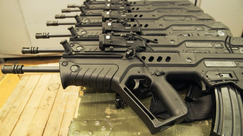 Fabrica de Arme Cugir ar putea produce o nouă armă de asalt. Compania așteaptă avizul de la Ministerul Apărării