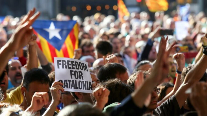 Spania: Ciocniri între protestatari şi poliţie în Catalonia după ce guvernul spaniol ia măsuri împotriva separatiştilor