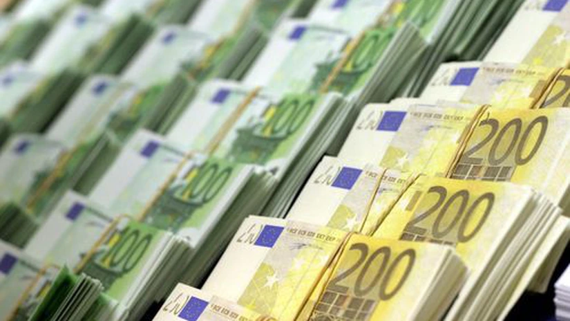 Euro a scăzut în mod neaşteptat în ziua de Crăciun, cu aproximativ 2%