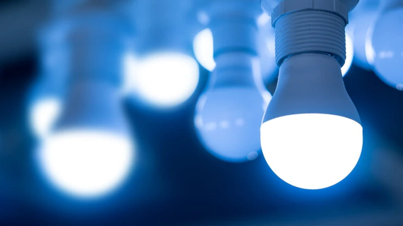 Premieră în România: Tehnologia LED a bătut toate celelalte surse de iluminat, în 2017. Cât cîştigaţi la factură dacă schimbaţi becurile din casă