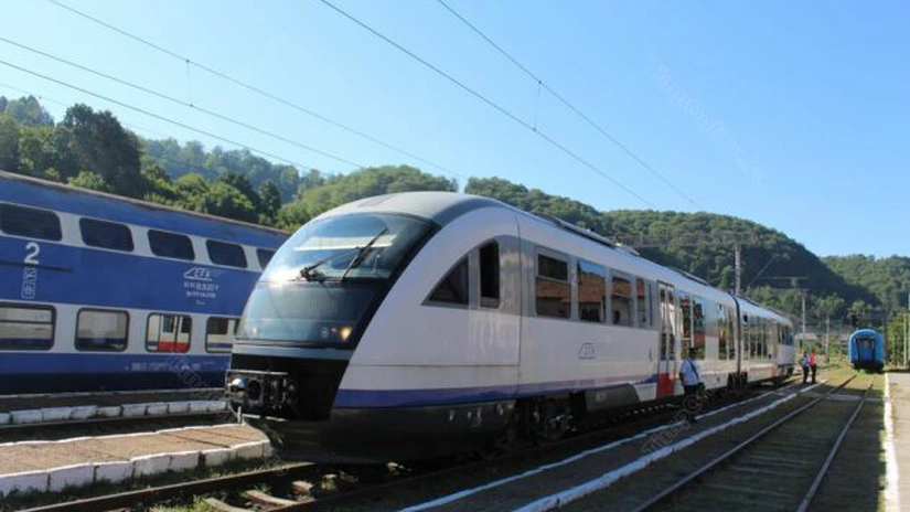Ruta pe care trenul ”Săgeata Albastră” circula cu 35 km/h, suspendată după 5 luni