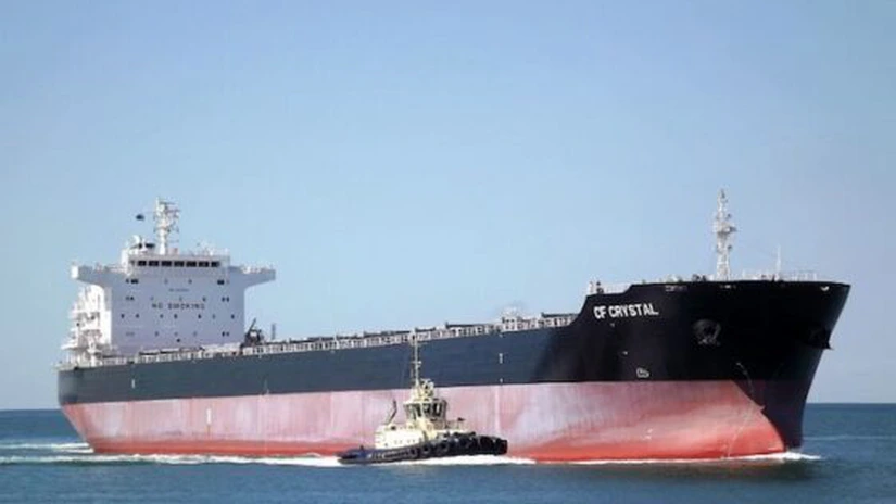 China: Un petrolier s-a ciocnit cu un cargobot în apropiere de Shanghai. Scurgeri de petrol şi peste 30 de persoane dispărute