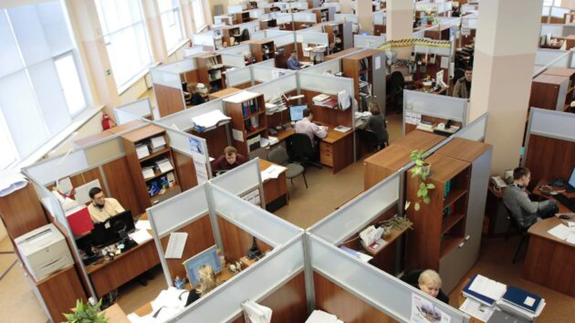 OUG adoptat: Angajatorii pot reduce cu cel mult 50% programul de lucru al angajaţilor, în perioada stării de alertă