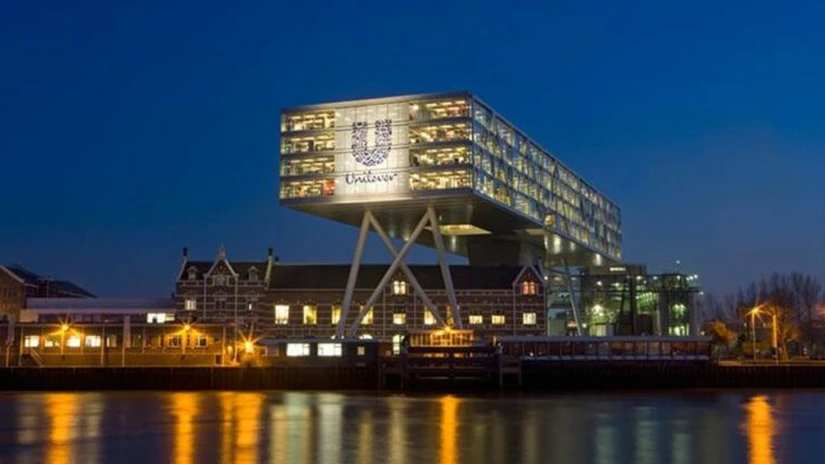 Unilever vrea să devină o companie holding cu sediul în Marea Britanie, pentru reducerea complexităţii